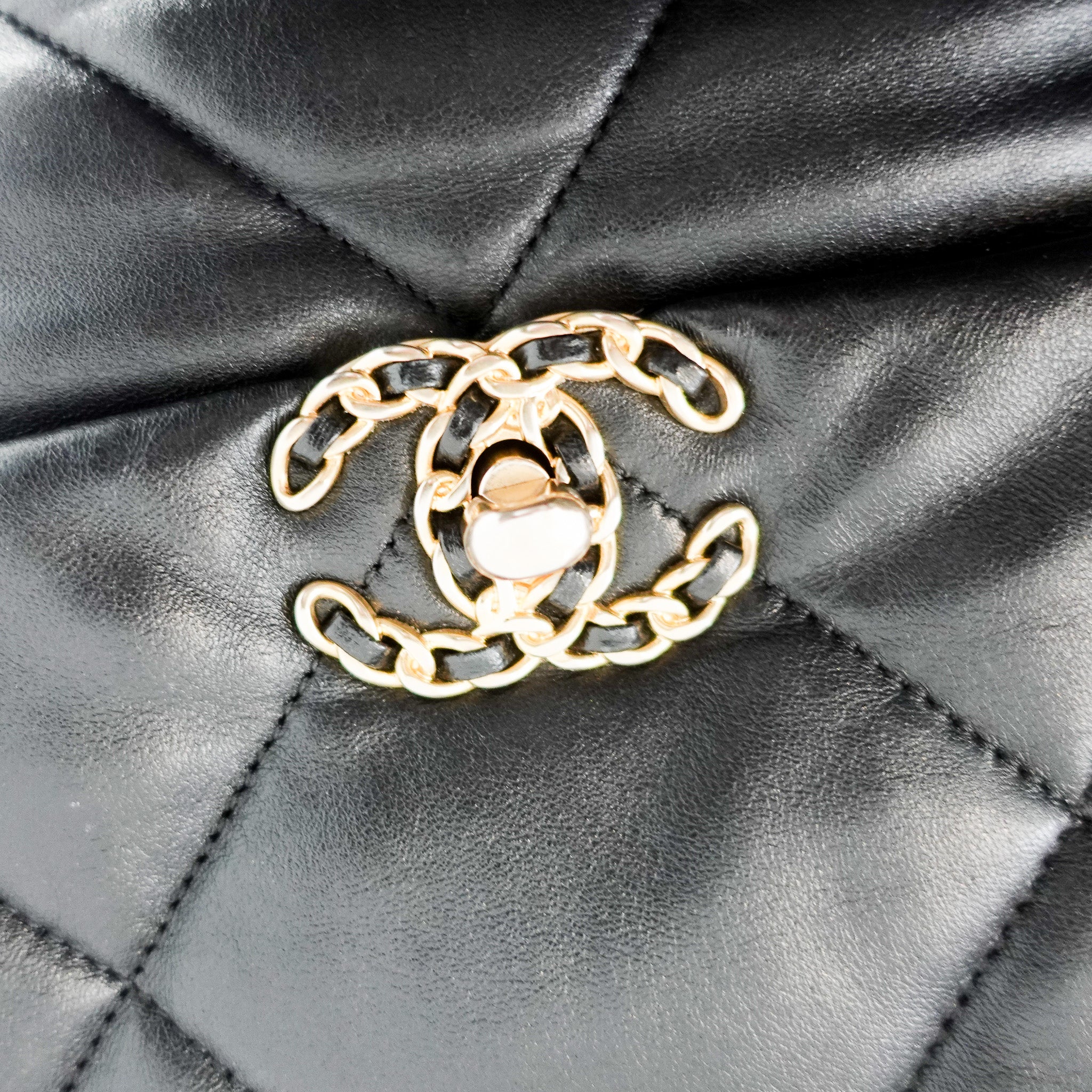 Chanel Black Lambskin Maxi 19 Single Flap Bag RRP £6100 | Authentic Preloved - Image 3