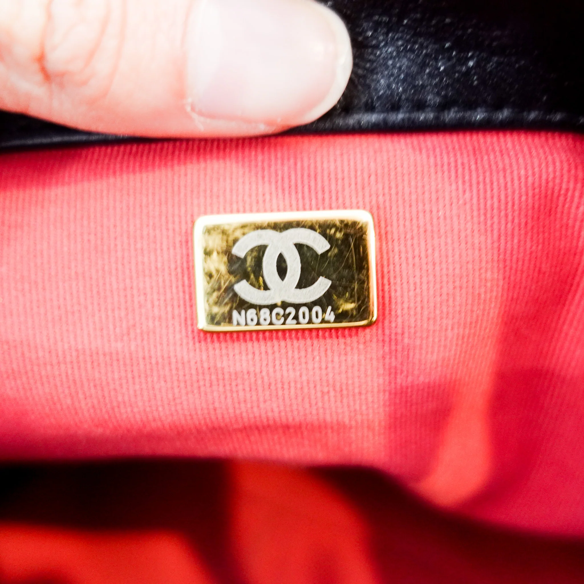 Chanel Black Lambskin Maxi 19 Single Flap Bag RRP £6100 | Authentic Preloved - Image 7
