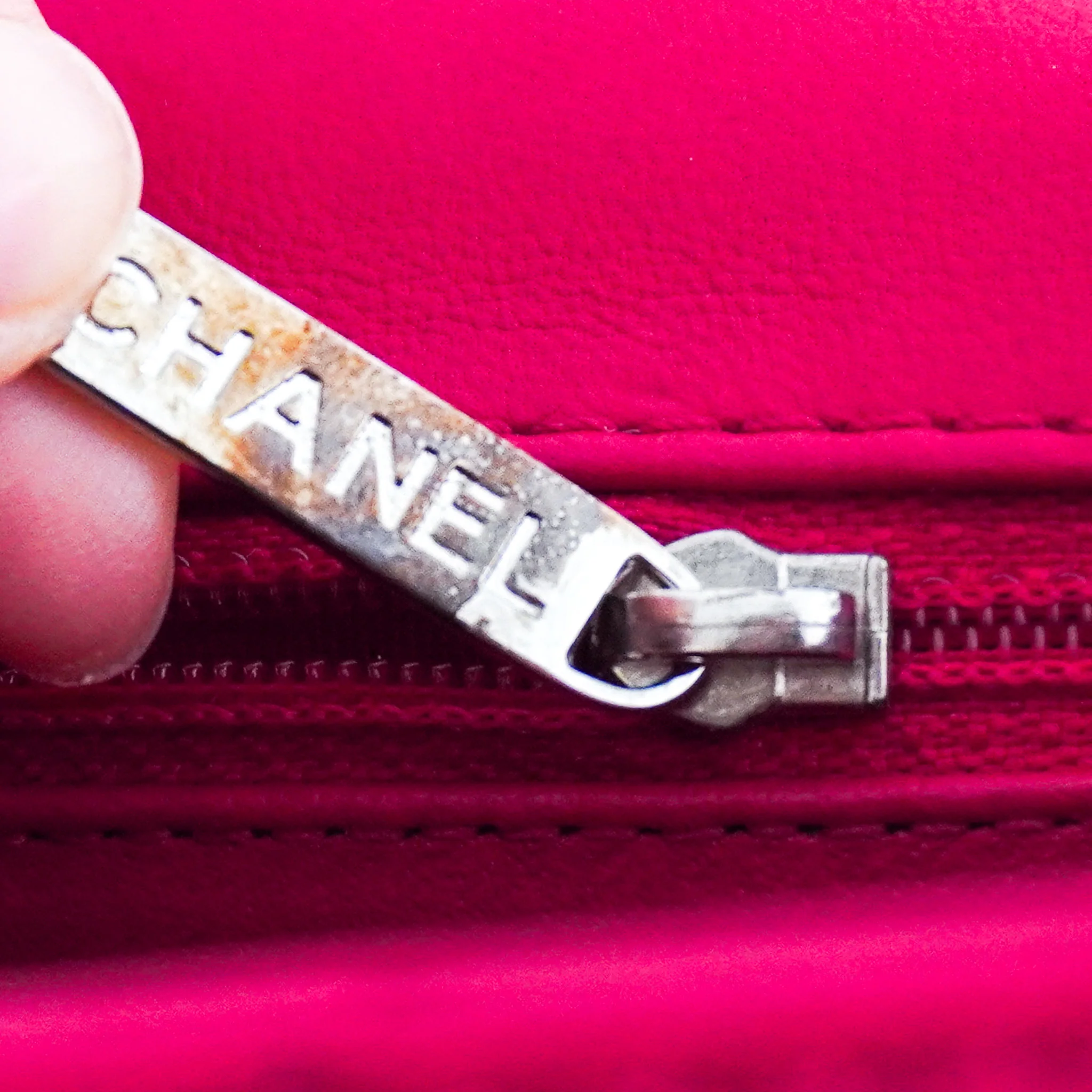 Chanel Chevron Fuchsia Quilted Jumbo Single Flap Bag RRP £9000 | Authentic Preloved - Image 8