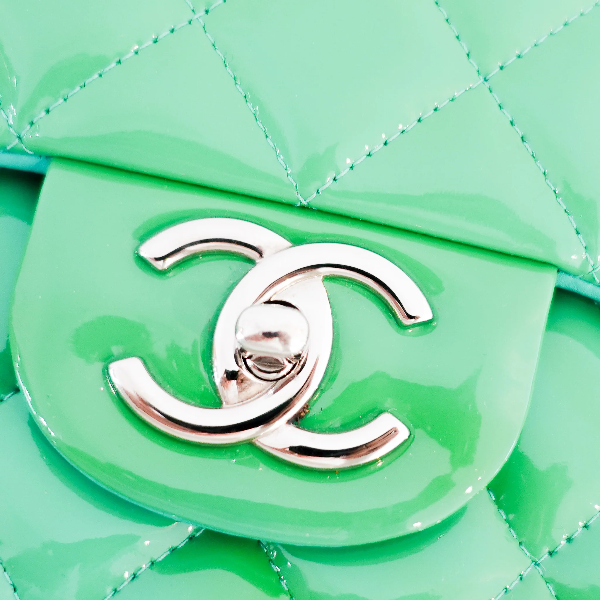 RARE Chanel Double Flap Maxi Green Patent Bag RRP £10000 | Authentic Preloved - Image 4