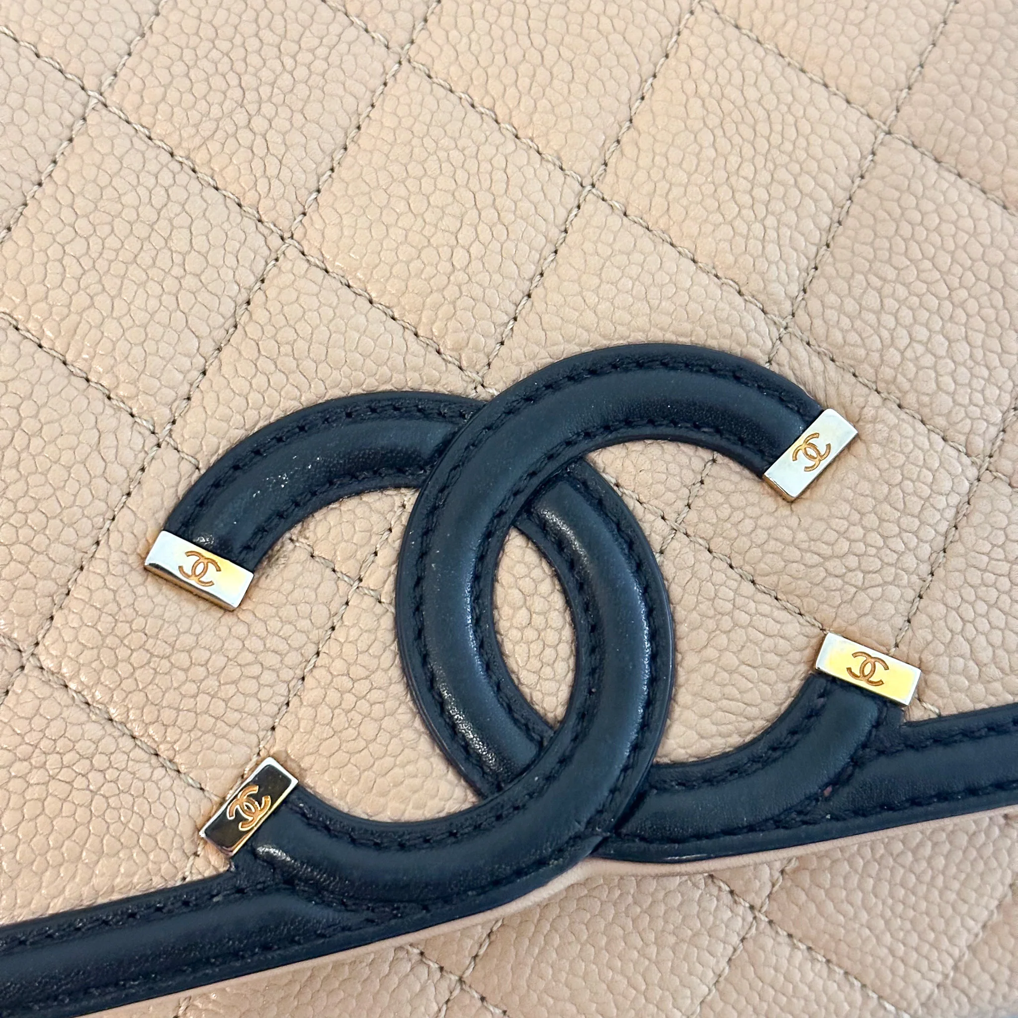Chanel Small Bicolour Caviar CC Filigree Flap Shoulder Bag RRP £4870 | Authentic Preloved - Image 6