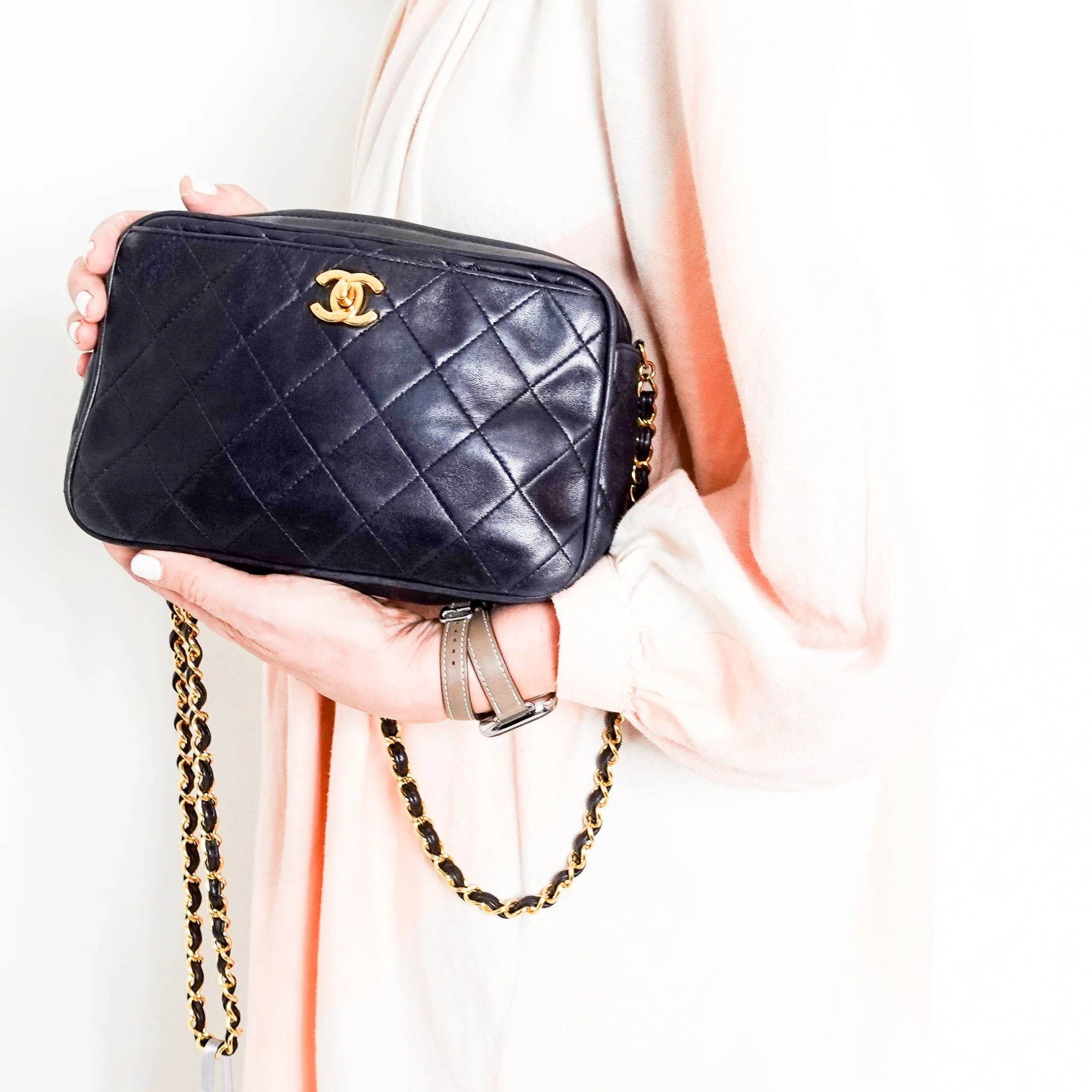 Chanel Vintage Quilted Black Lambskin CC Camera Bag RRP £5,000 | Authentic Preloved - Image 15