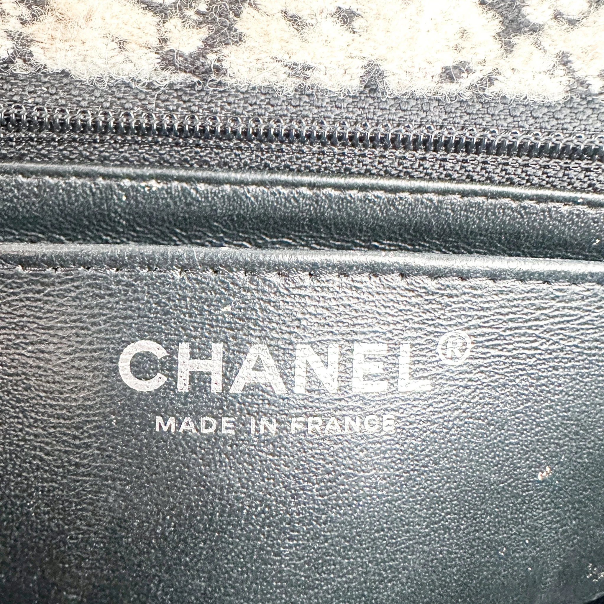 Chanel White & Black Tweed Single Flap Small Box Bag RRP £4800 | Authentic Preloved - Image 11