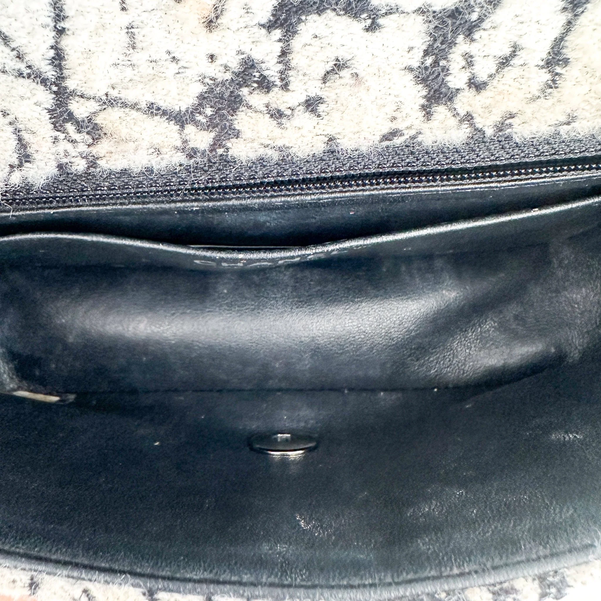 Chanel White & Black Tweed Single Flap Small Box Bag RRP £4800 | Authentic Preloved - Image 12