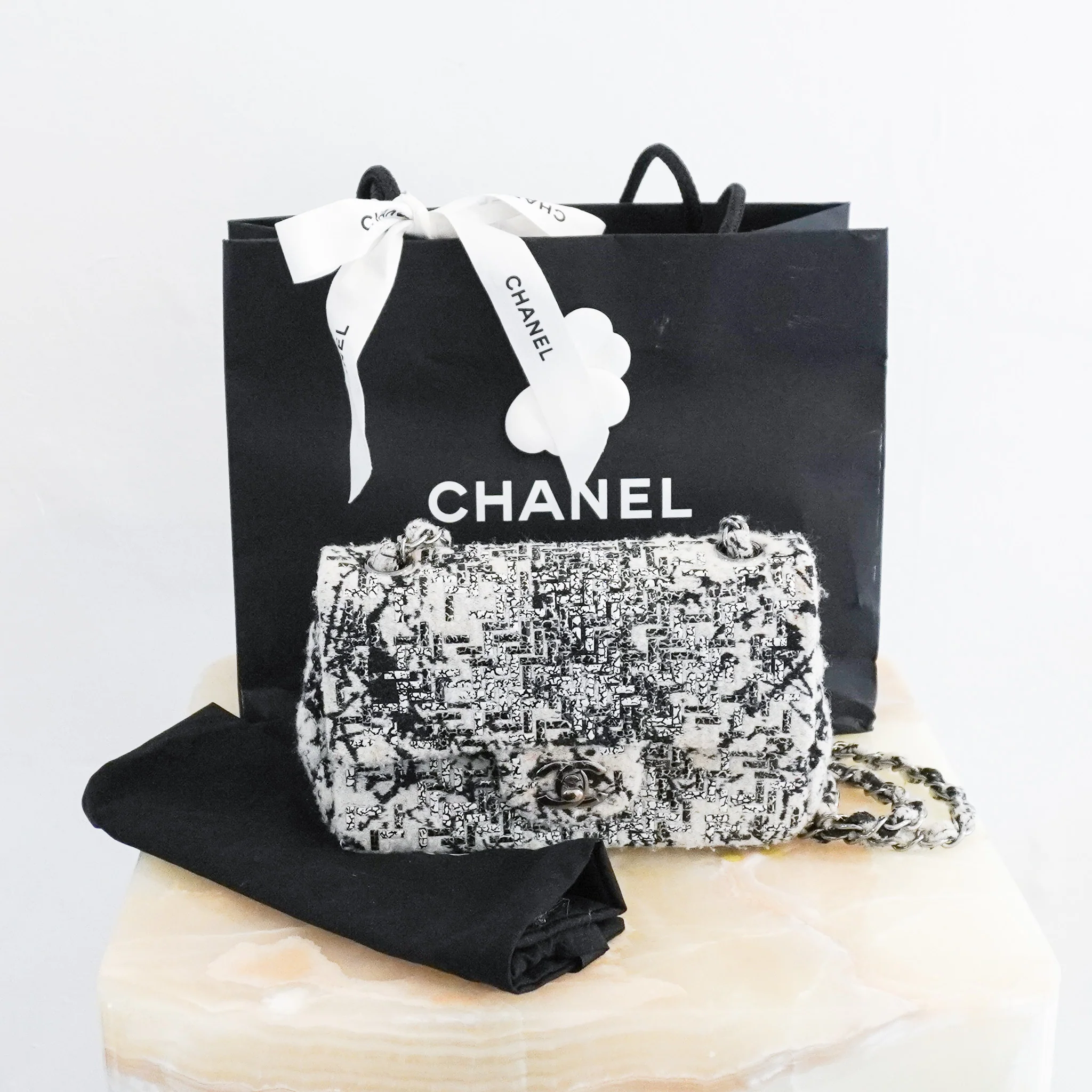 Chanel White & Black Tweed Single Flap Small Box Bag RRP £4800 | Authentic Preloved - Image 3