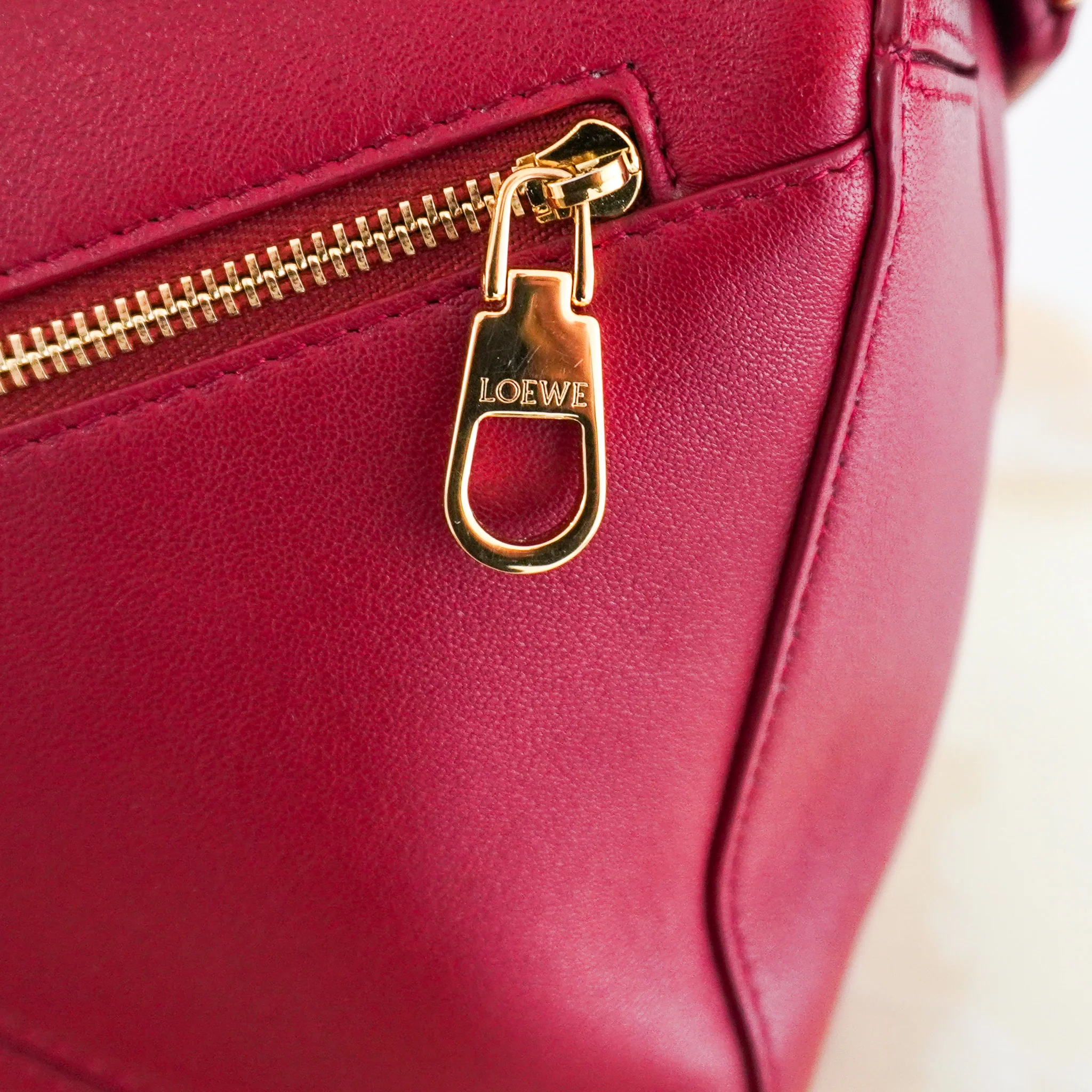 CURRENT SEASON Loewe Small Leather Featherlight Puzzle Top-Handle Bag in Burgundy RRP £3250 | Authentic Preloved - Image 3