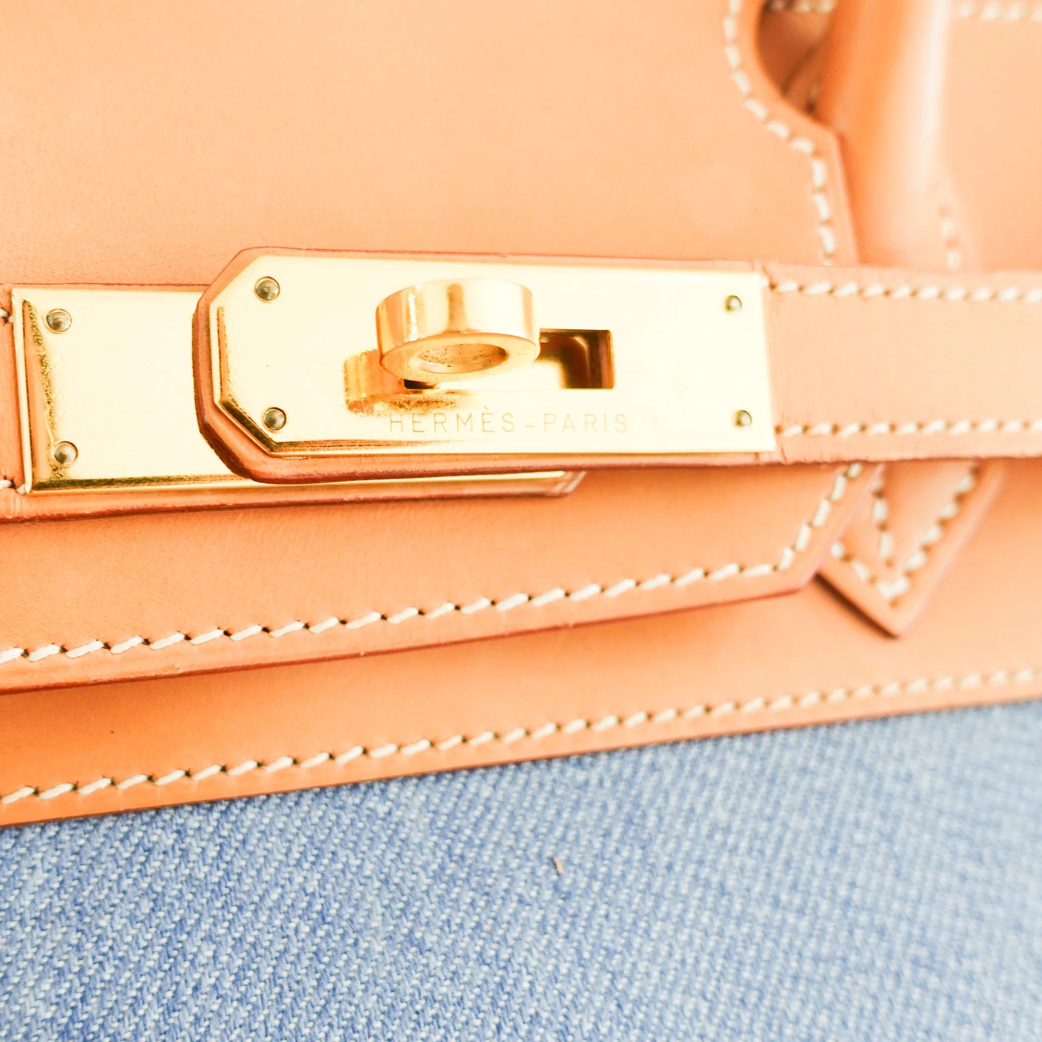 Hermès Birkin 30 in Vache Naturelle leather & Blue Jean toile | Authentic Preloved - Image 4