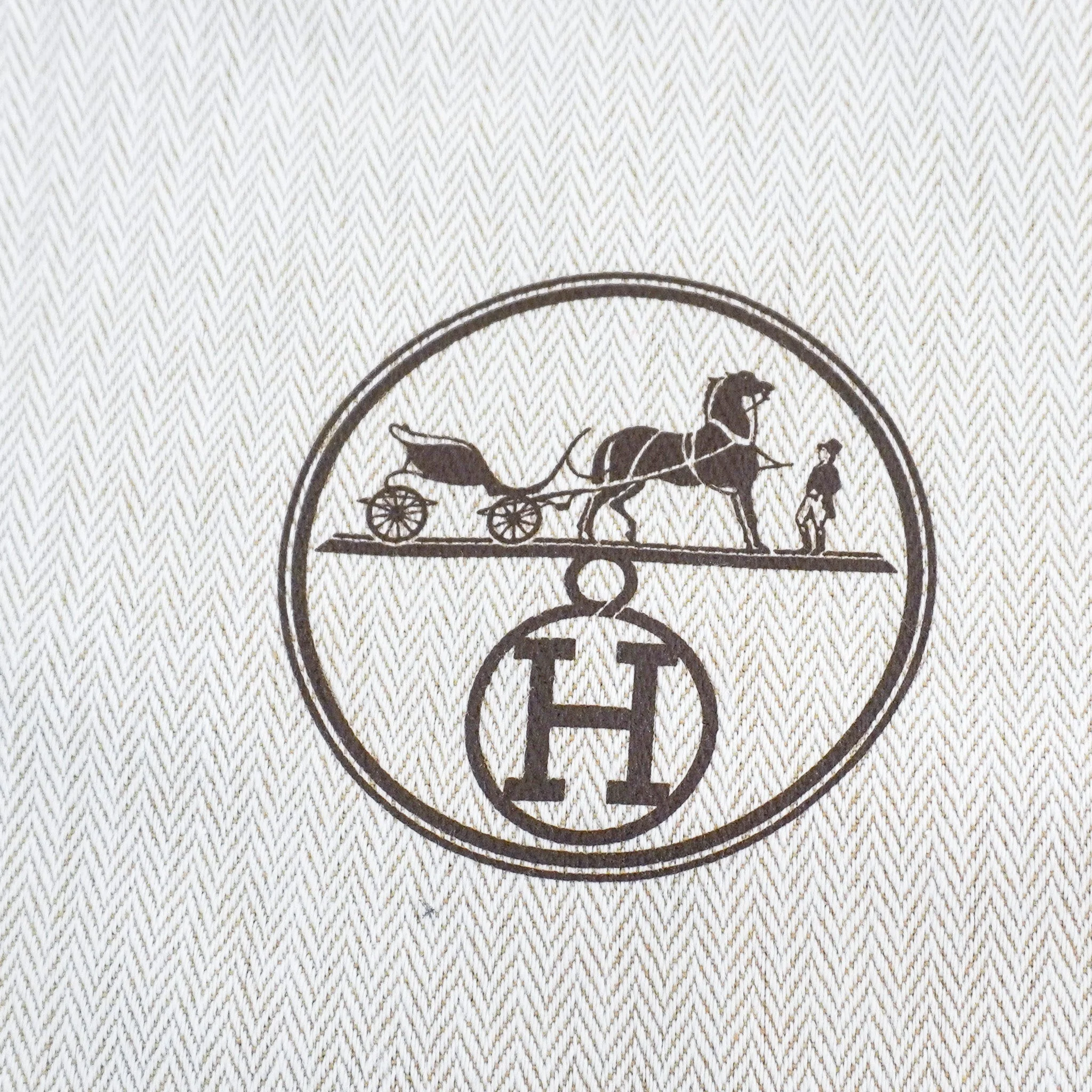 Hermès Chypre Shearling Sandals RRP £1100 | Authentic Preloved - Image 5