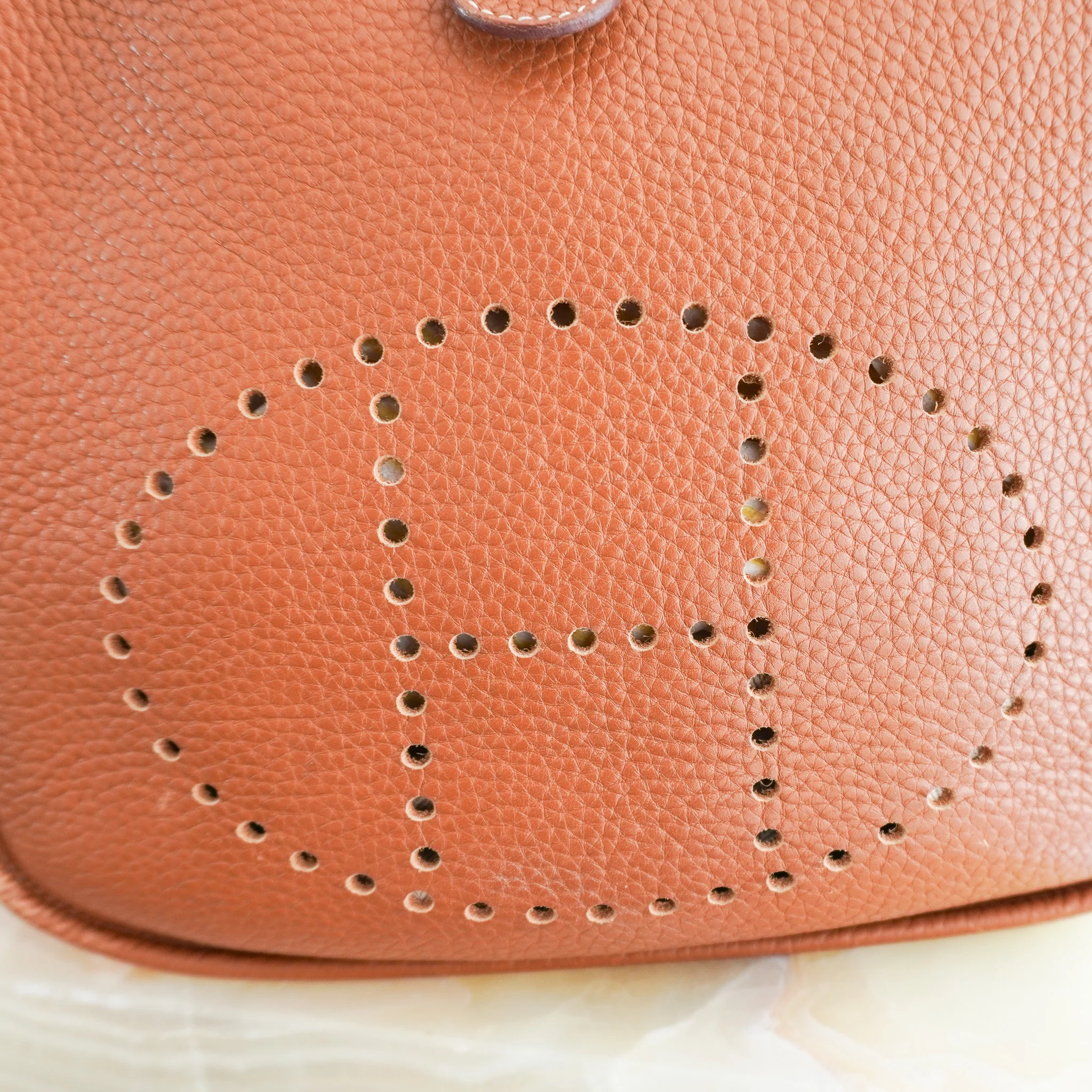 Hermès Gold Evelyne 29 Bag RRP £2,990 | Authenticated - Image 7