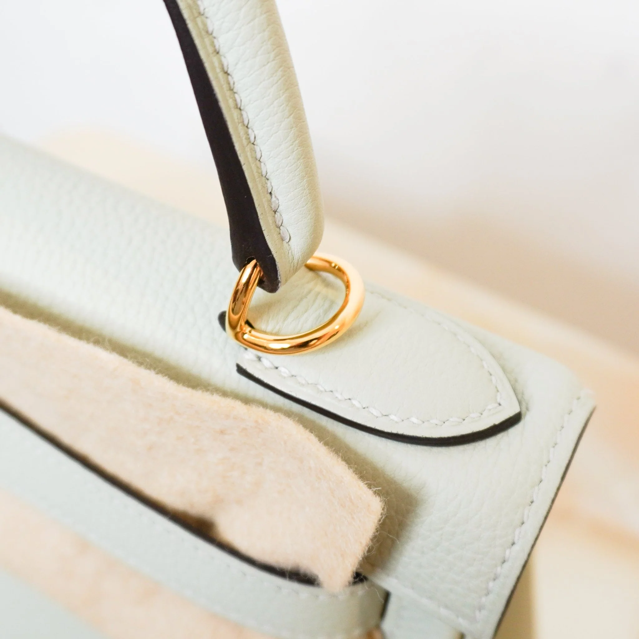 NEW Hermès Kelly 28 Gris Neve Togo Retourne Gold Hardware | Authentic Preloved - Image 12