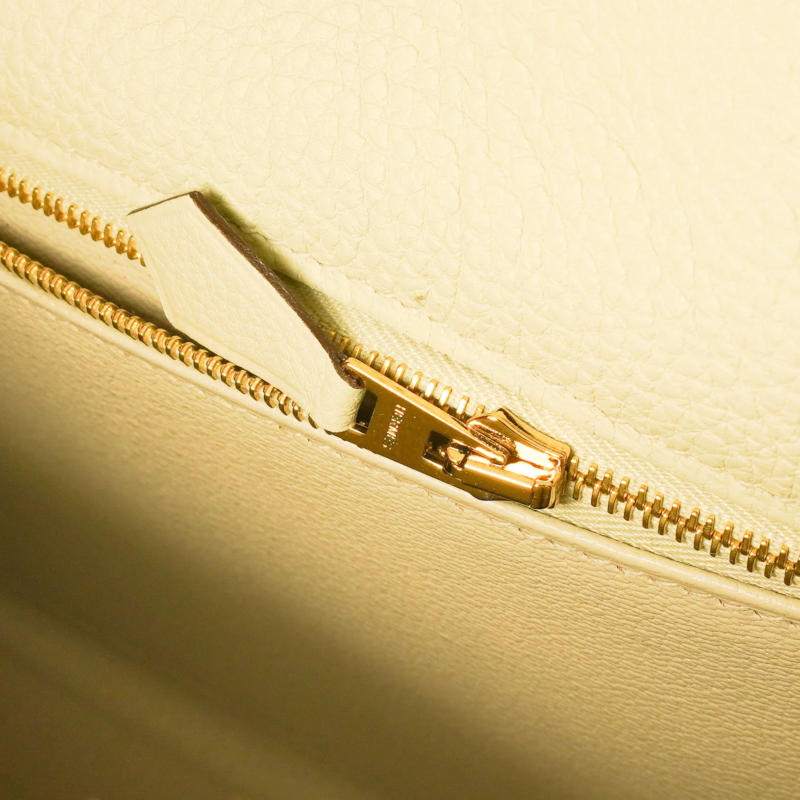 NEW Hermès Kelly 28 Gris Neve Togo Retourne Gold Hardware | Authentic Preloved - Image 15