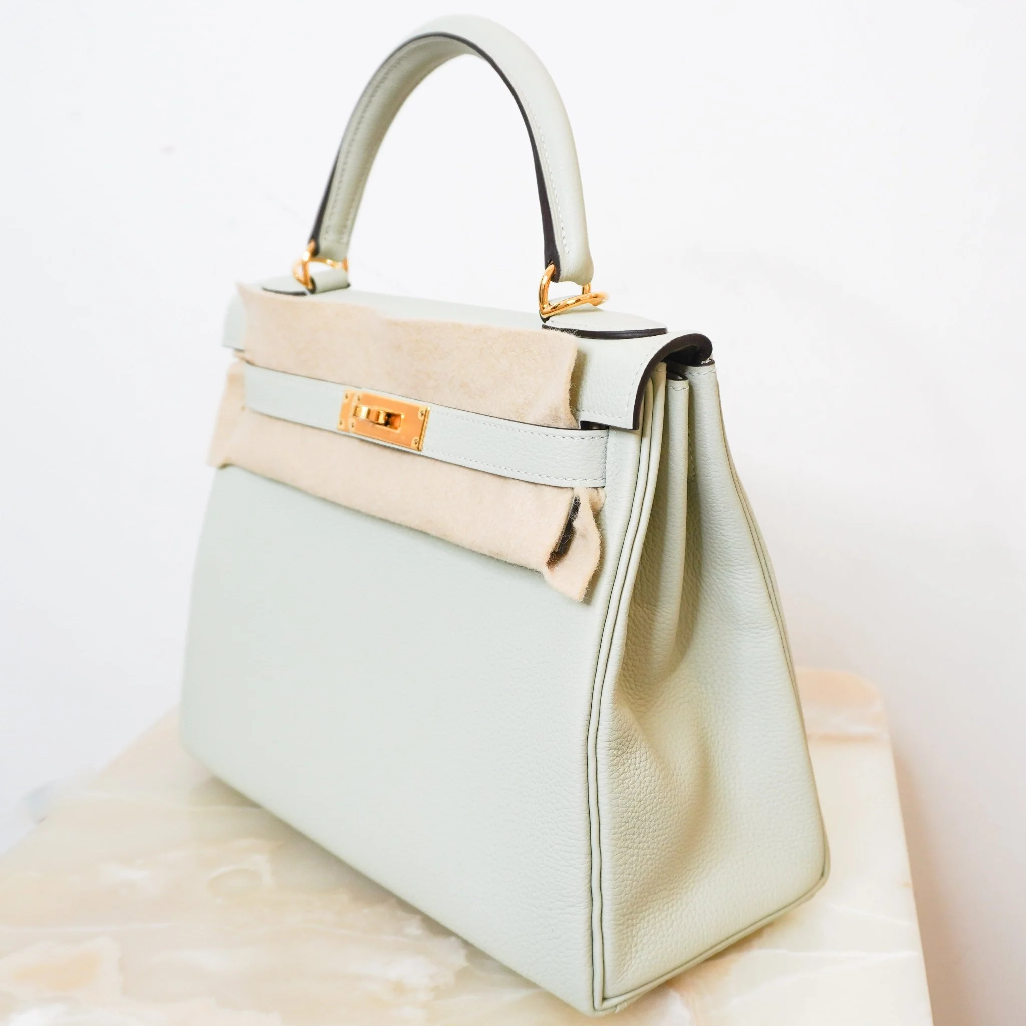 NEW Hermès Kelly 28 Gris Neve Togo Retourne Gold Hardware | Authentic Preloved - Image 3