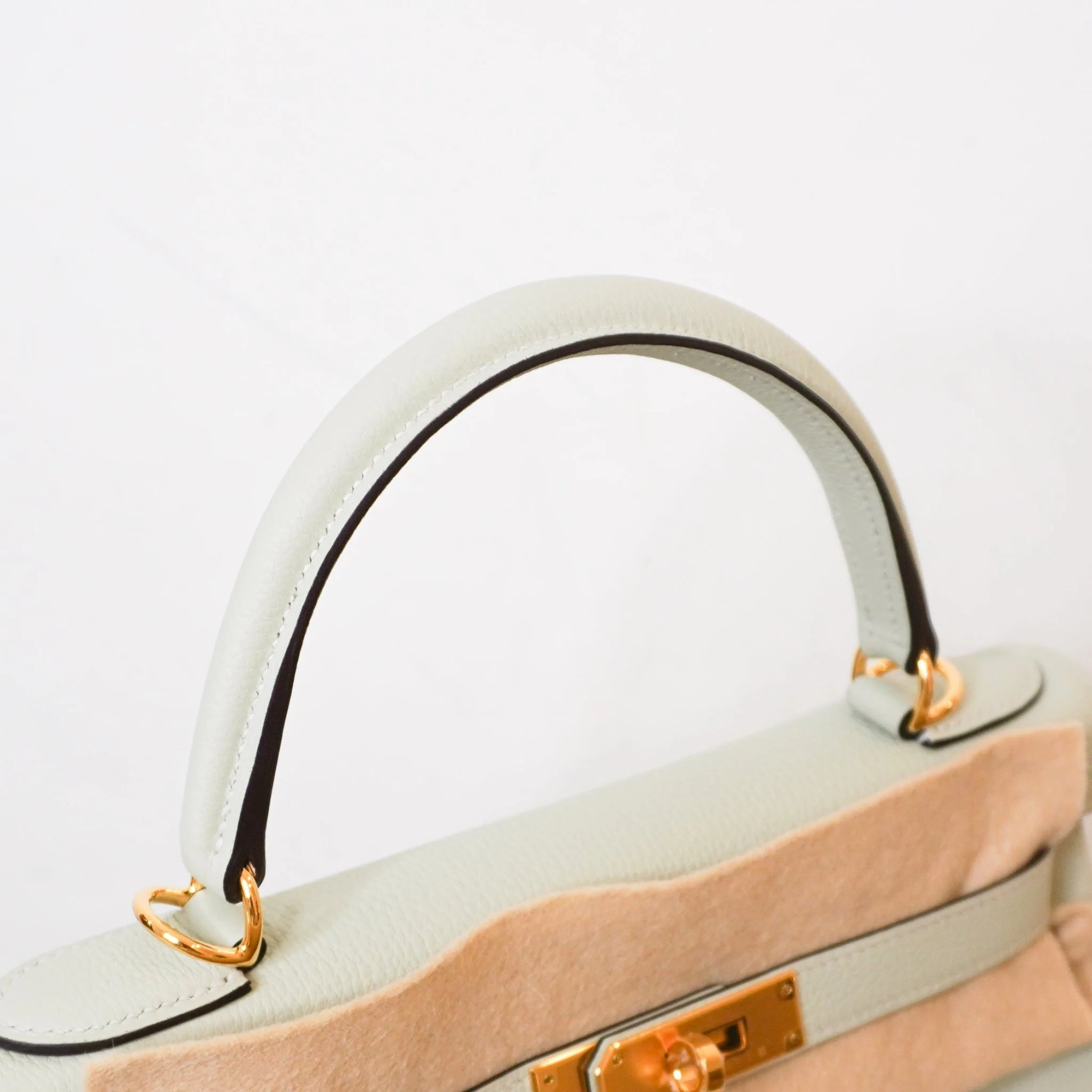 NEW Hermès Kelly 28 Gris Neve Togo Retourne Gold Hardware | Authentic Preloved - Image 4