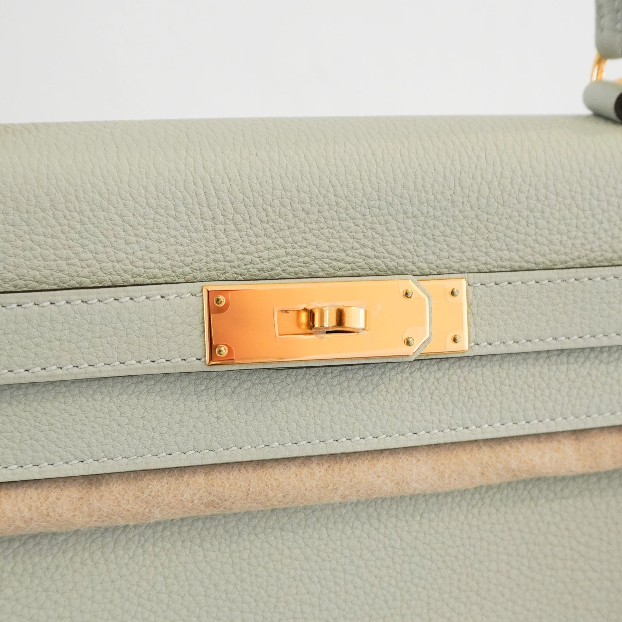 NEW Hermès Kelly 28 Gris Neve Togo Retourne Gold Hardware | Authentic Preloved - Image 5