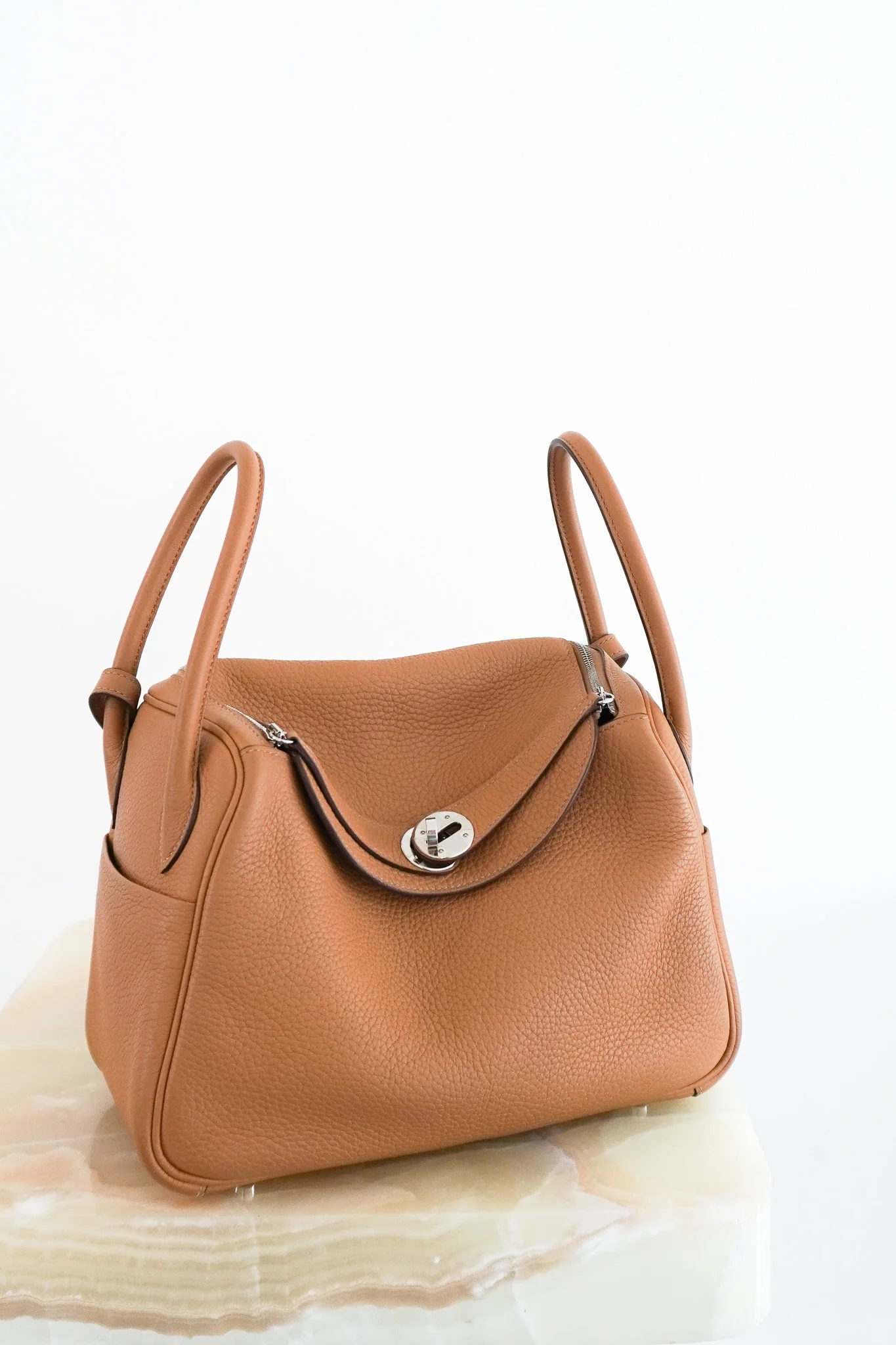 Hermès Lindy 26 in Biscuit RRP £7260 | Authentic Preloved
