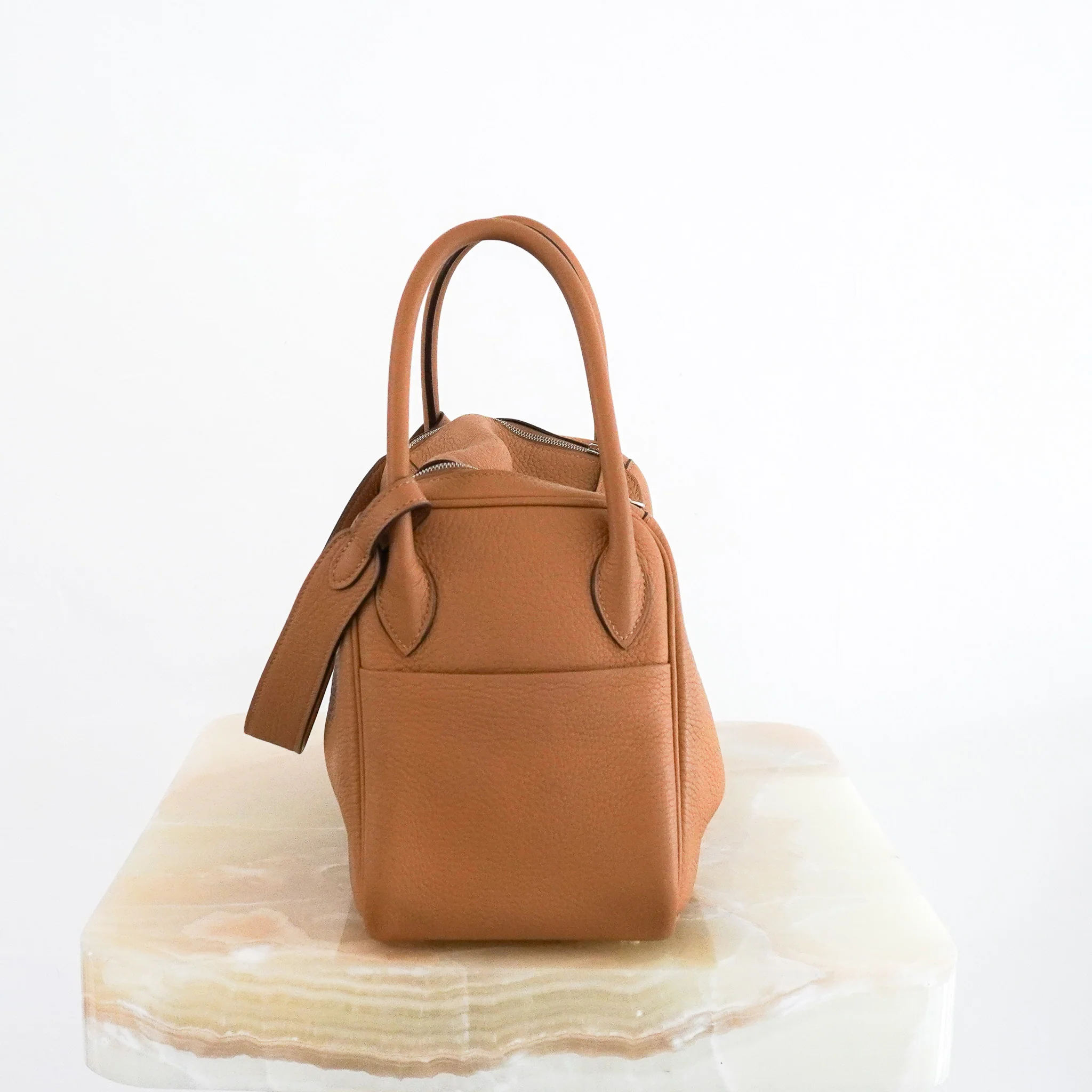 Hermès Lindy 26 in Biscuit RRP £7260 | Authentic Preloved - Image 2