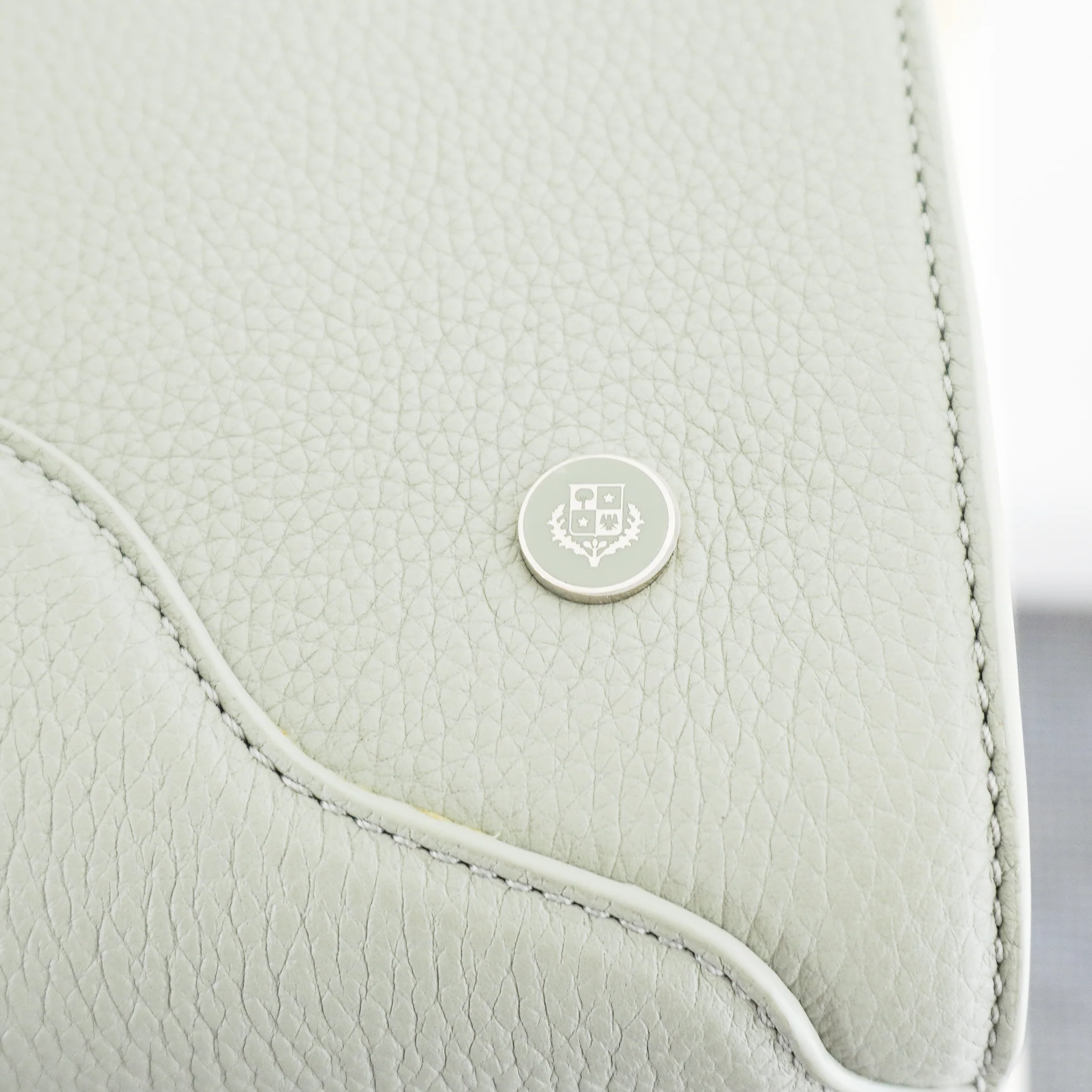 Loro Piana Sesia Medium Leather Tote in Eucalyptus RRP £3340 | Authentic Preloved - Image 8