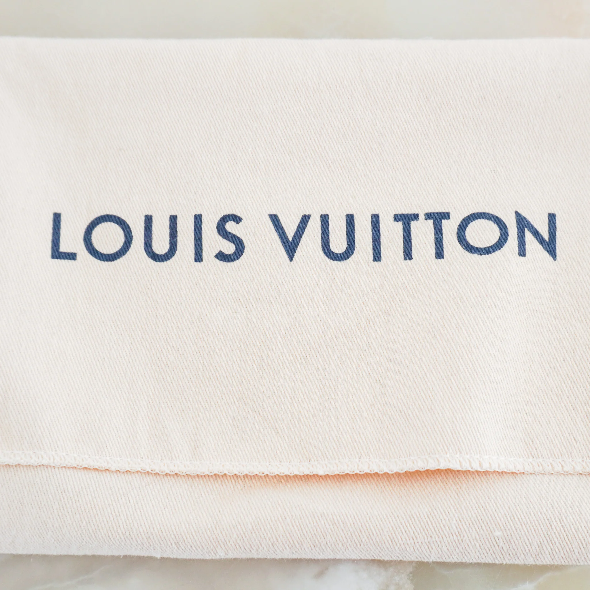 Louis Vuitton Capucines Wallet in Black RRP £1010 | Authentic Preloved - Image 15