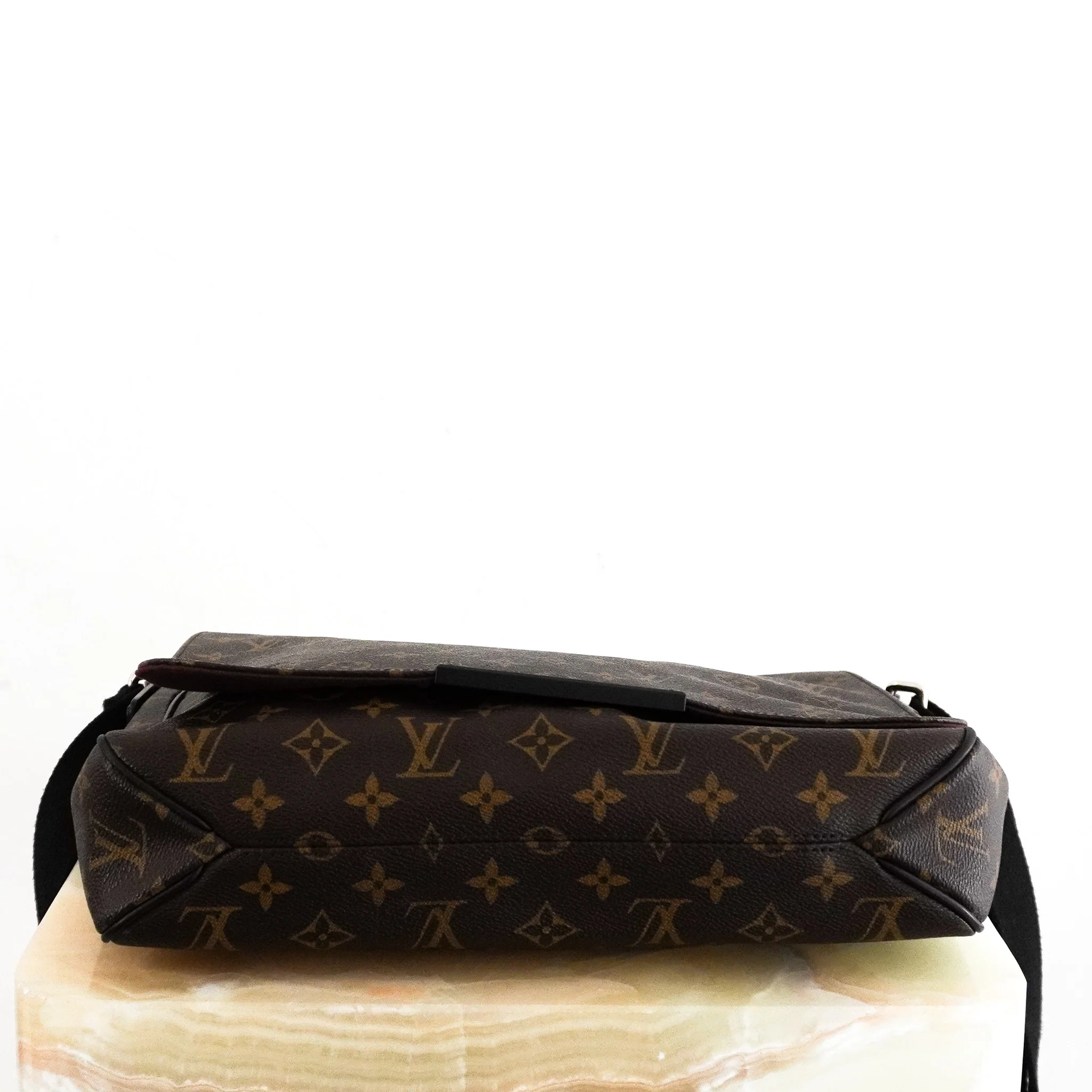Louis Vuitton District MM Monogram Canvas Messenger Bag RRP £1760 | Authentic Preloved - Image 10