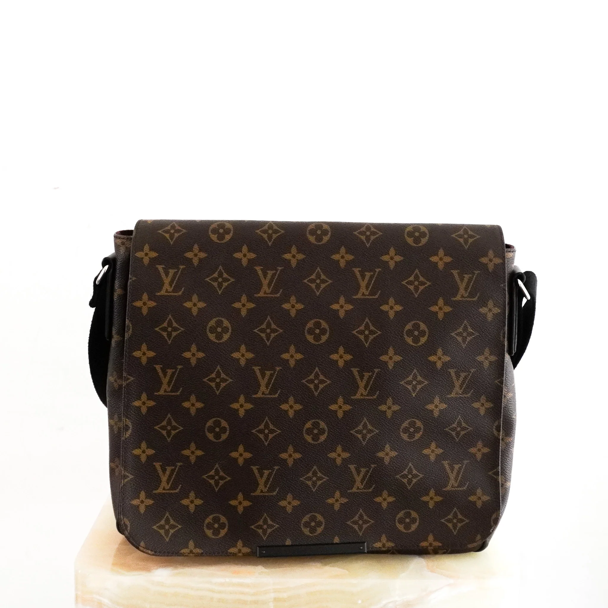 Louis Vuitton District MM Monogram Canvas Messenger Bag RRP £1760 | Authentic Preloved - Image 2