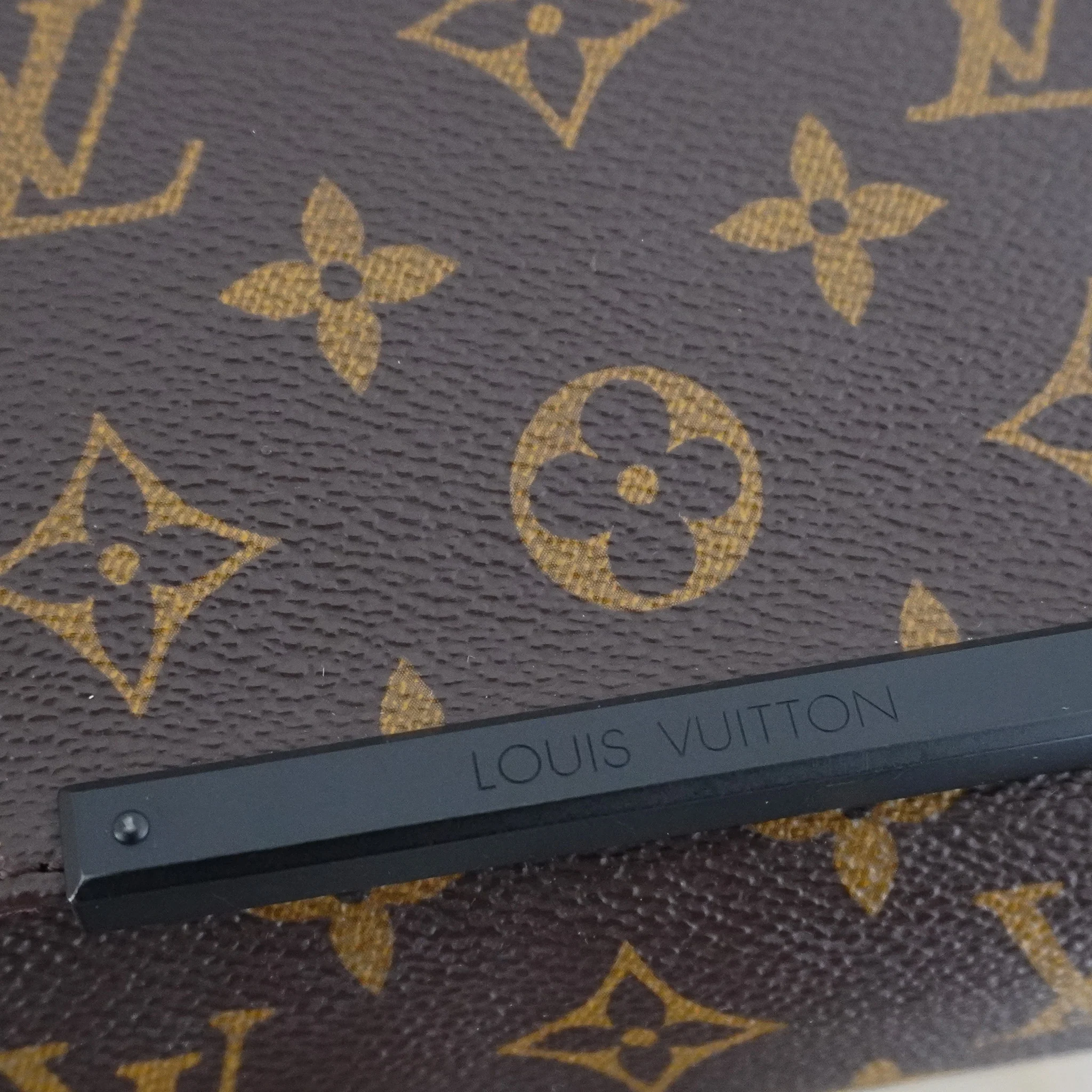 Louis Vuitton District MM Monogram Canvas Messenger Bag RRP £1760 | Authentic Preloved - Image 6