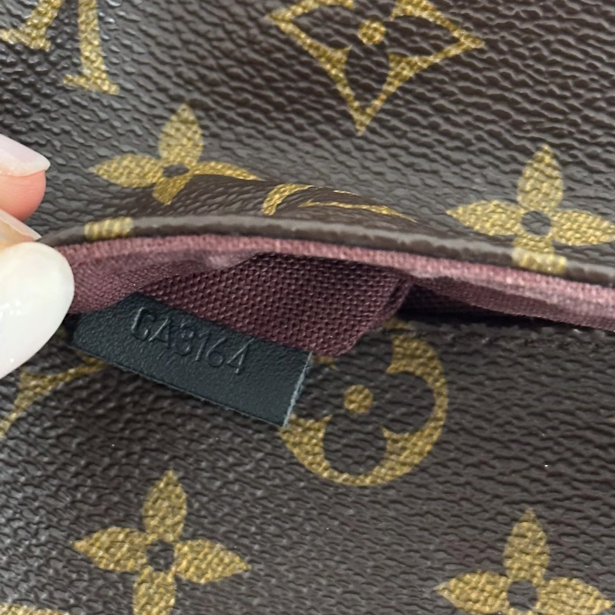 Louis Vuitton District MM Monogram Canvas Messenger Bag RRP £1760 | Authentic Preloved - Image 9