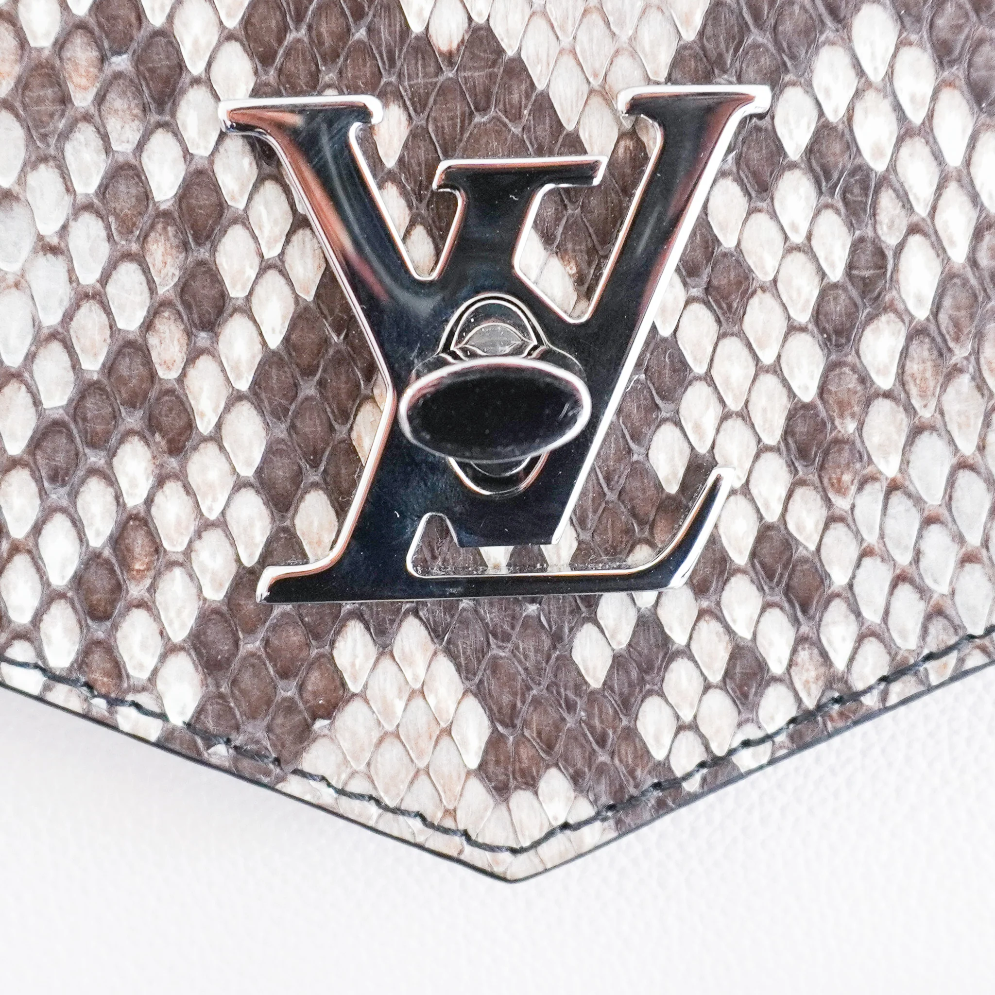 Louis Vuitton Mylockme Bag RRP £2000 | Authentic Preloved - Image 7