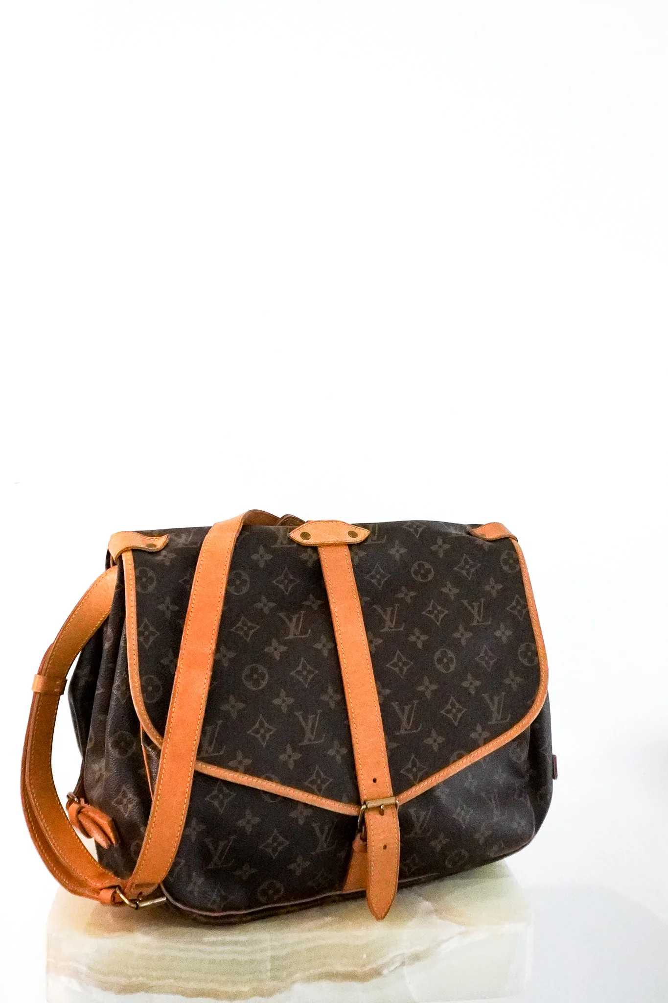 Louis Vuitton Saumur 35 Monogram Canvas Messenger Bag | Authentic Preloved
