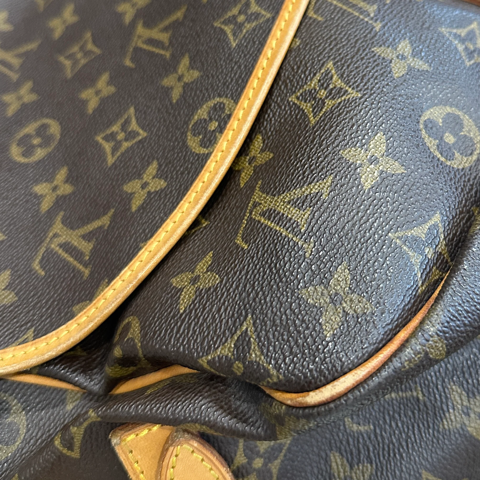 Louis Vuitton Saumur 35 Monogram Canvas Messenger Bag | Authentic Preloved - Image 10