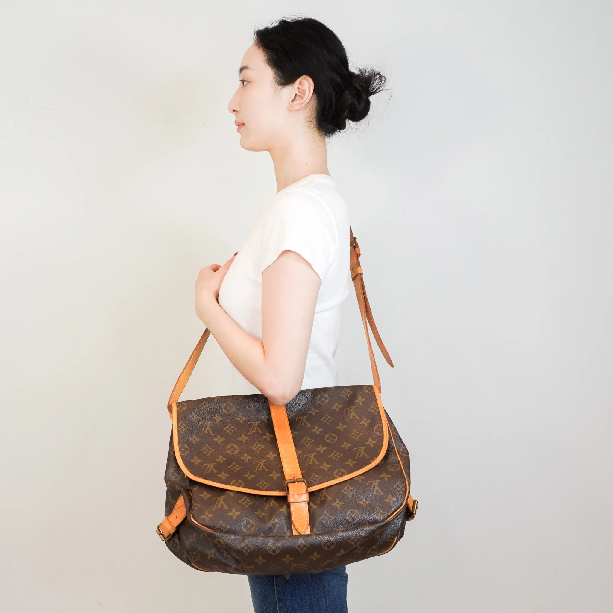 Louis Vuitton Saumur 35 Monogram Canvas Messenger Bag | Authentic Preloved - Image 9