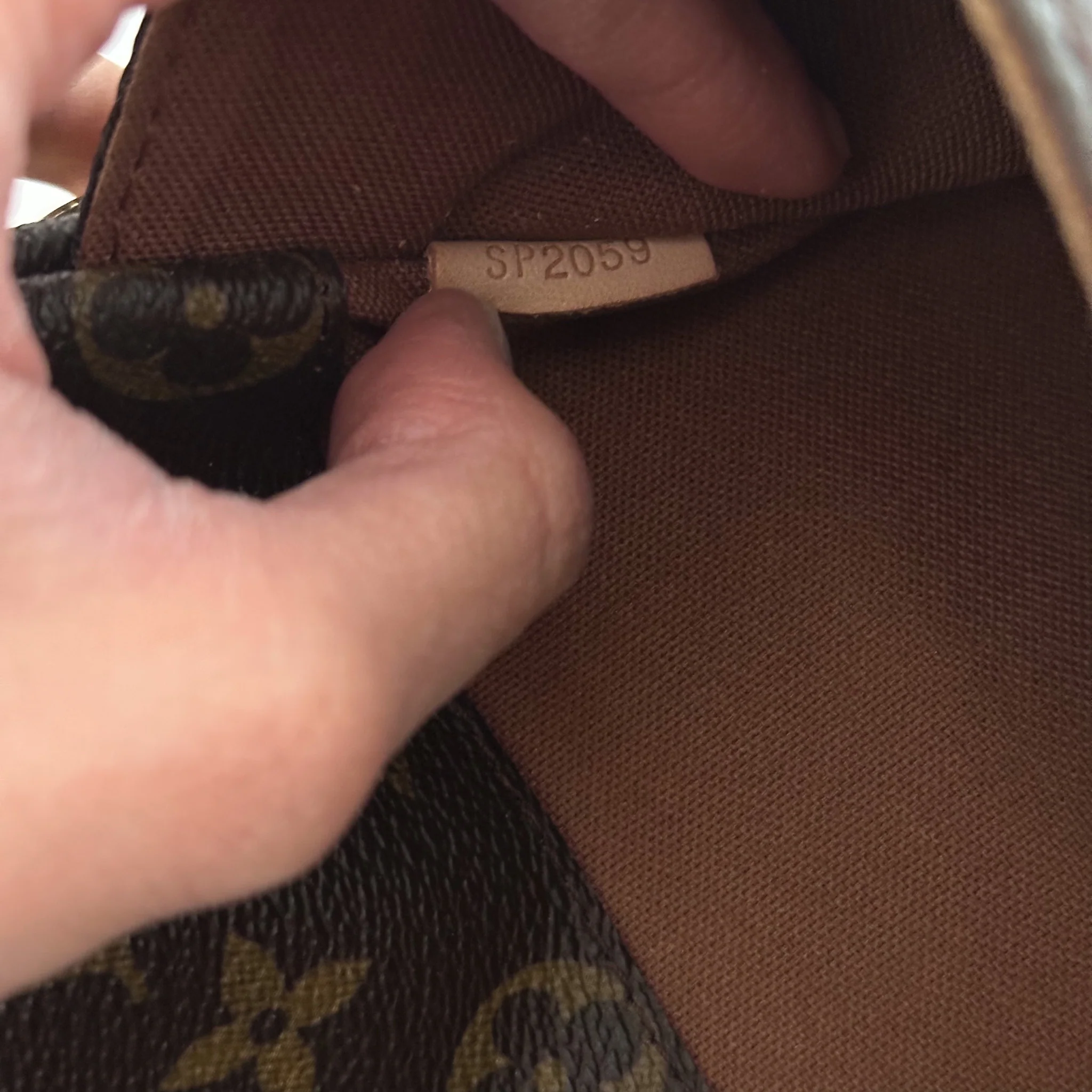 Louis Vuitton Trotteur Beaubourg Bag | Authentic Preloved - Image 8