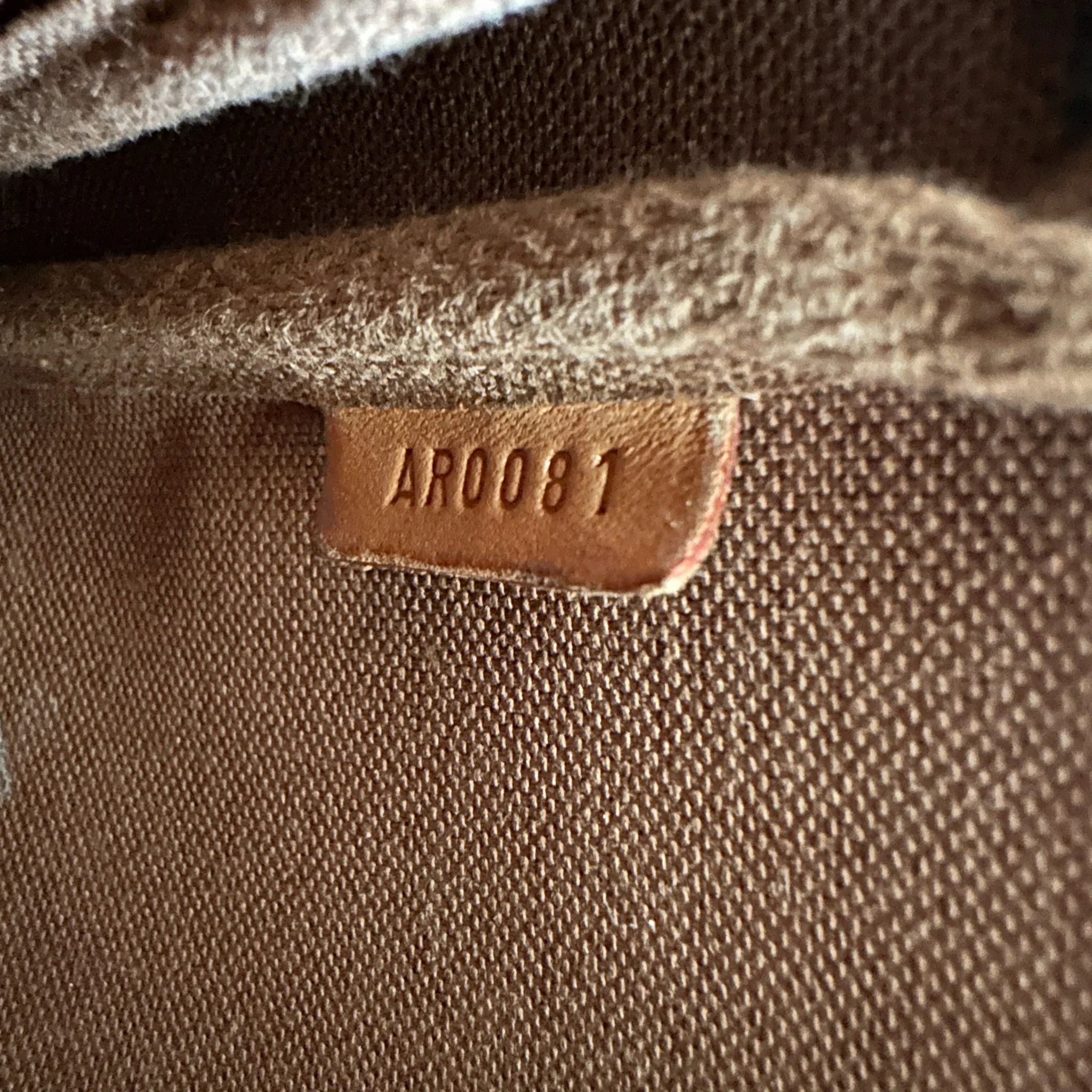 Louis Vuitton monogram Pochette | Authentic Preloved - Image 9